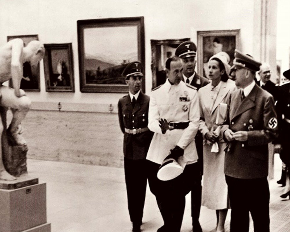 Z pořadu Hitlerova sbírka.