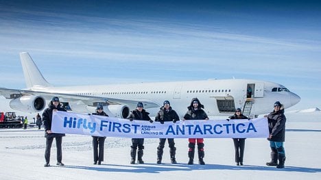 Náhledový obrázek - Obr z Antarktidy. Aerolinky Hi Fly vypravily na zmrzlý kontinent čtyřmotorový Airbus A340, stalo se tak vůbec poprvé v historii