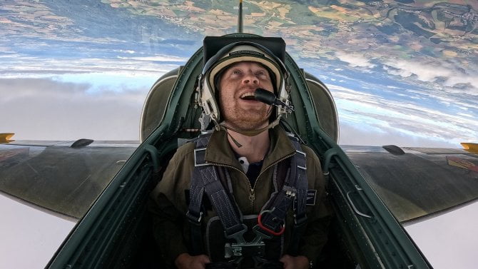 Tímhle létá i představitel slavného Mavericka. Svezli jsme se v legendárním československém letounu Aero L-39 Albatros