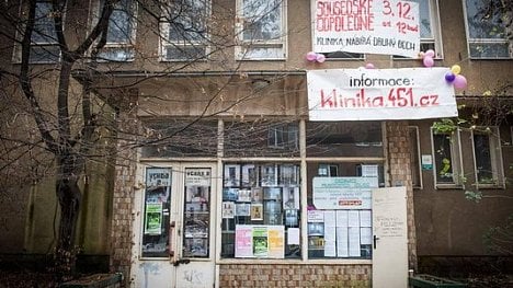 Náhledový obrázek - Aktivisté musí centrum Klinika na pražském Žižkově vyklidit, rozhodl soud