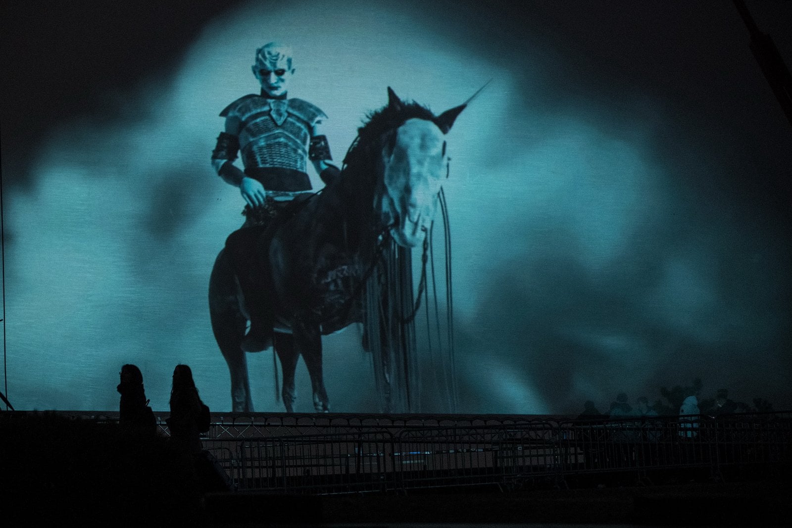 Hra o trůny - projekce na metronomu na Letné