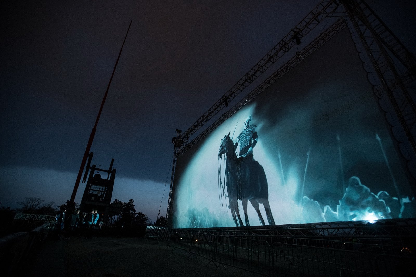 Hra o trůny - projekce na metronomu na Letné