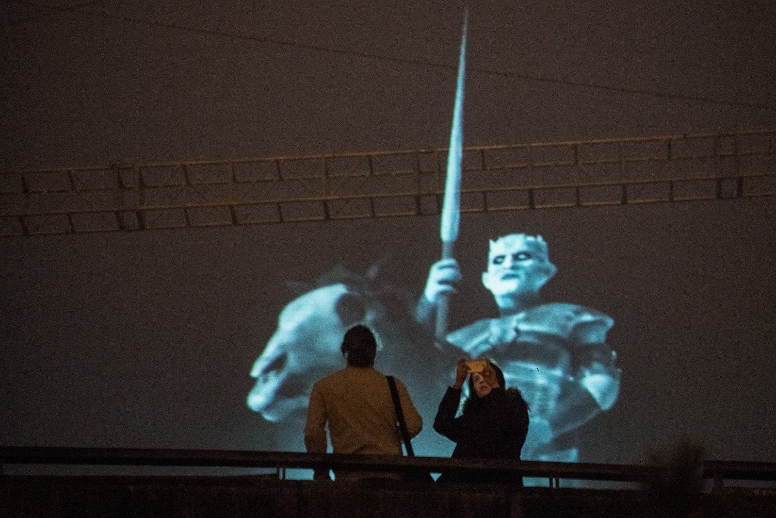 Hra o trůny - projekce na metronomu na Letné