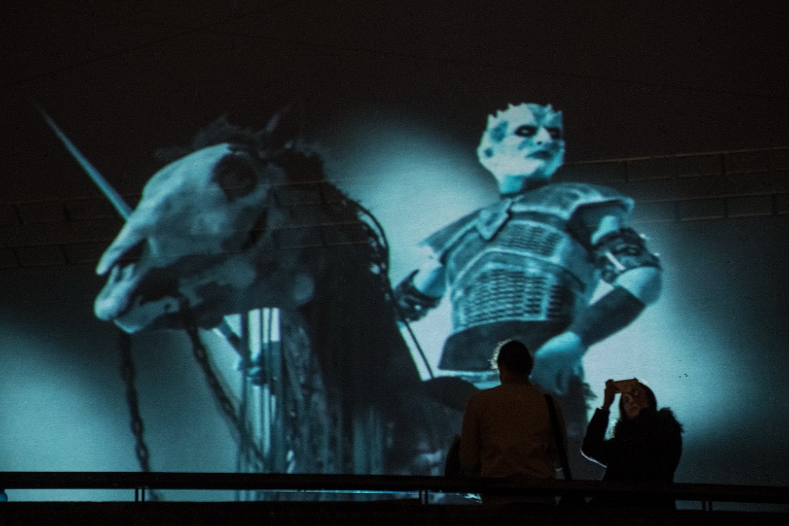 Hra o trůny - projekce na metronomu na Letné