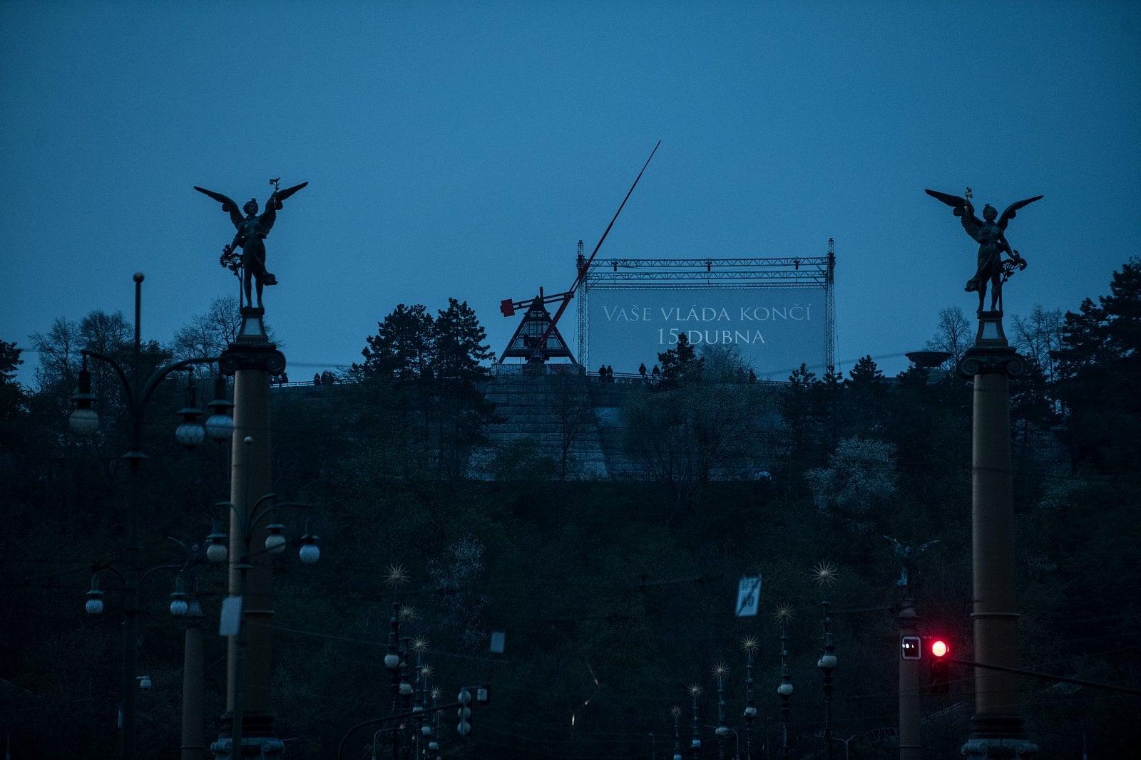 Hra o trůny - projekce na metronomu na Letné