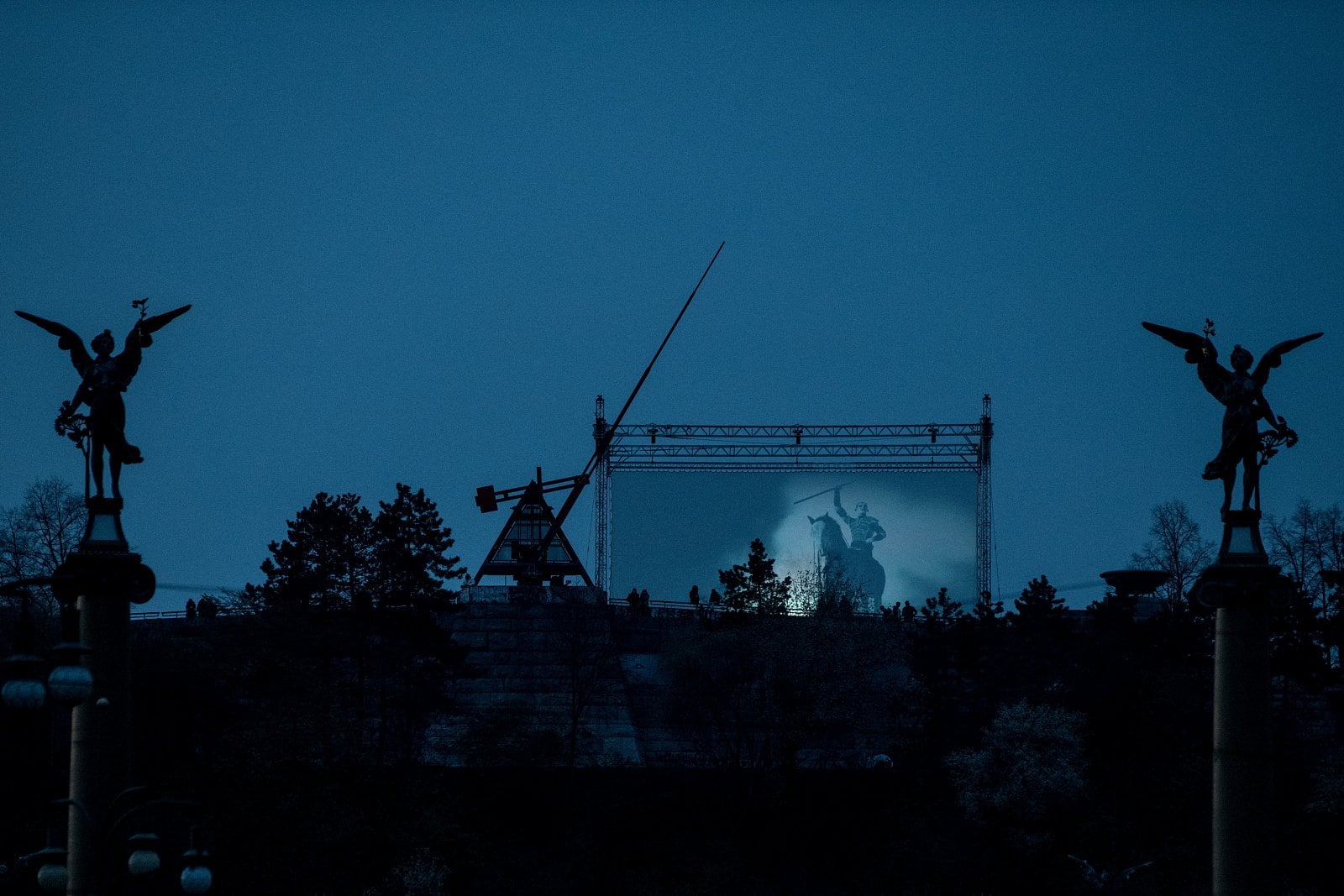 Hra o trůny - projekce na metronomu na Letné