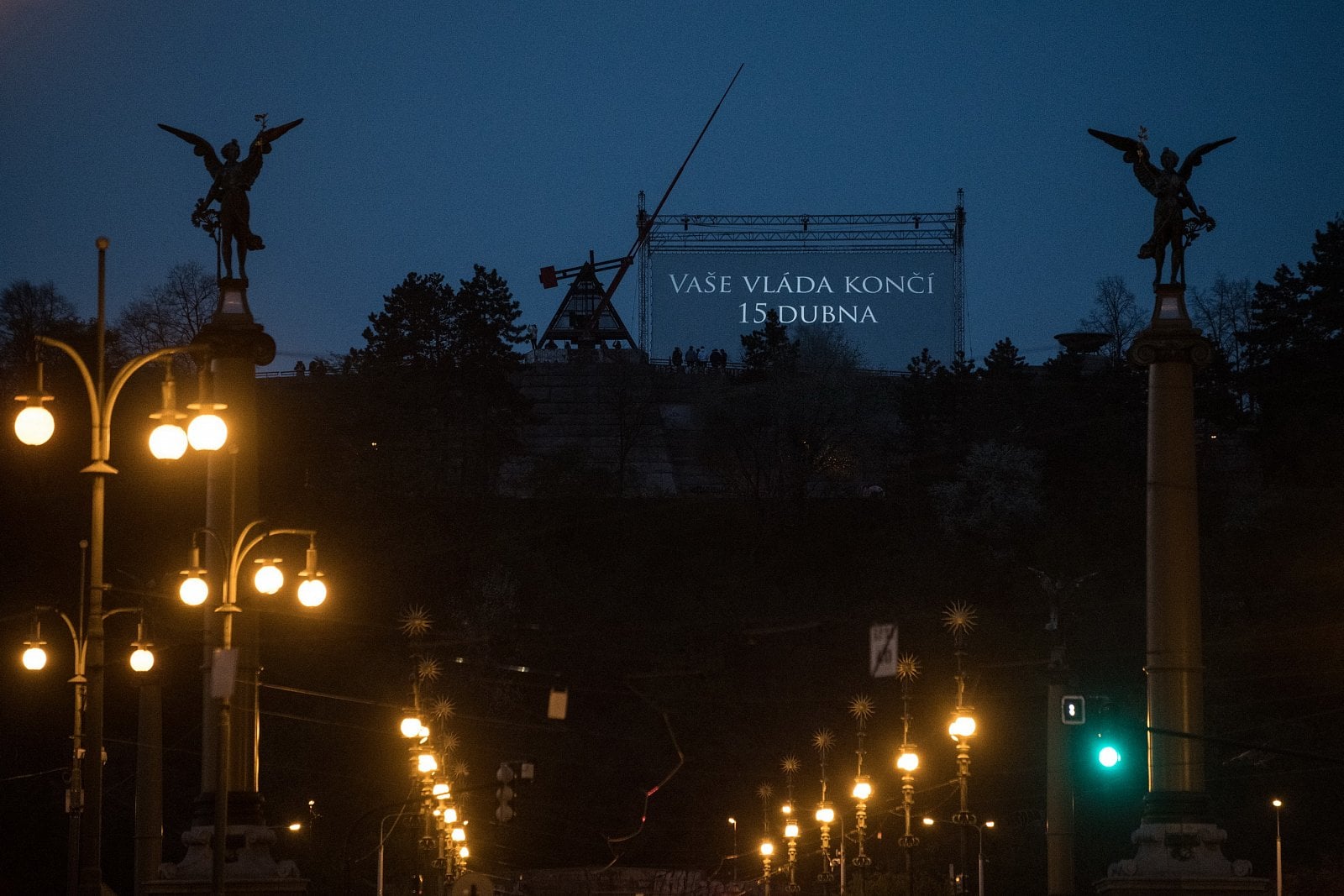 Hra o trůny - projekce na metronomu na Letné