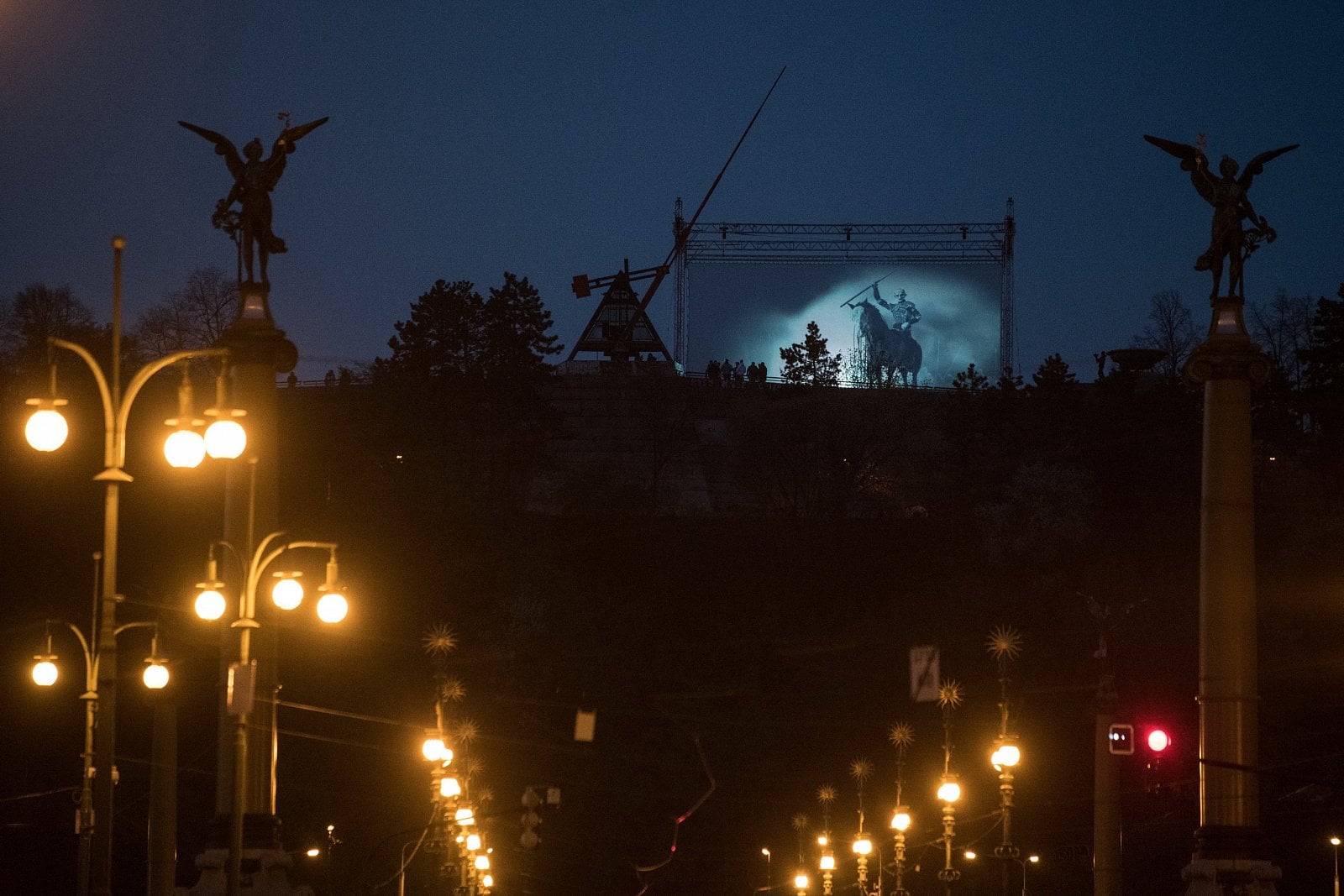 Hra o trůny - projekce na metronomu na Letné