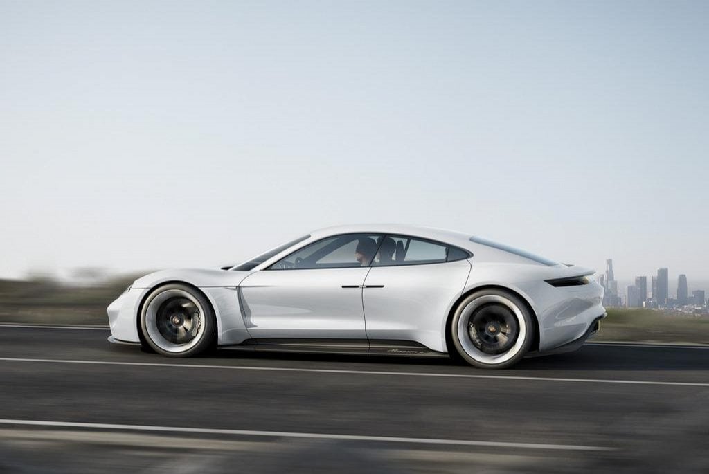 2014-03-koncept-porsche-mission-e-3.jpg