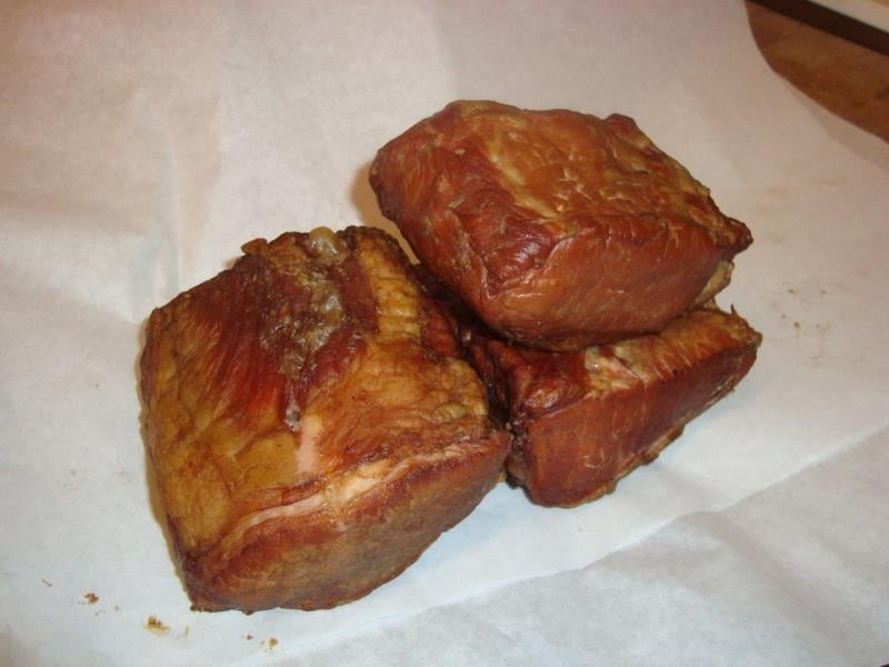 57 nálezů v kategorii nebezpečných potravin. Výrobna Václav Klátil, Pacov, uzené libové - kotleta. Ve výrobku byl zjištěn výskyt benzo(a)pyren a suma PAU 4 převyšující limit stanovený legislativou.