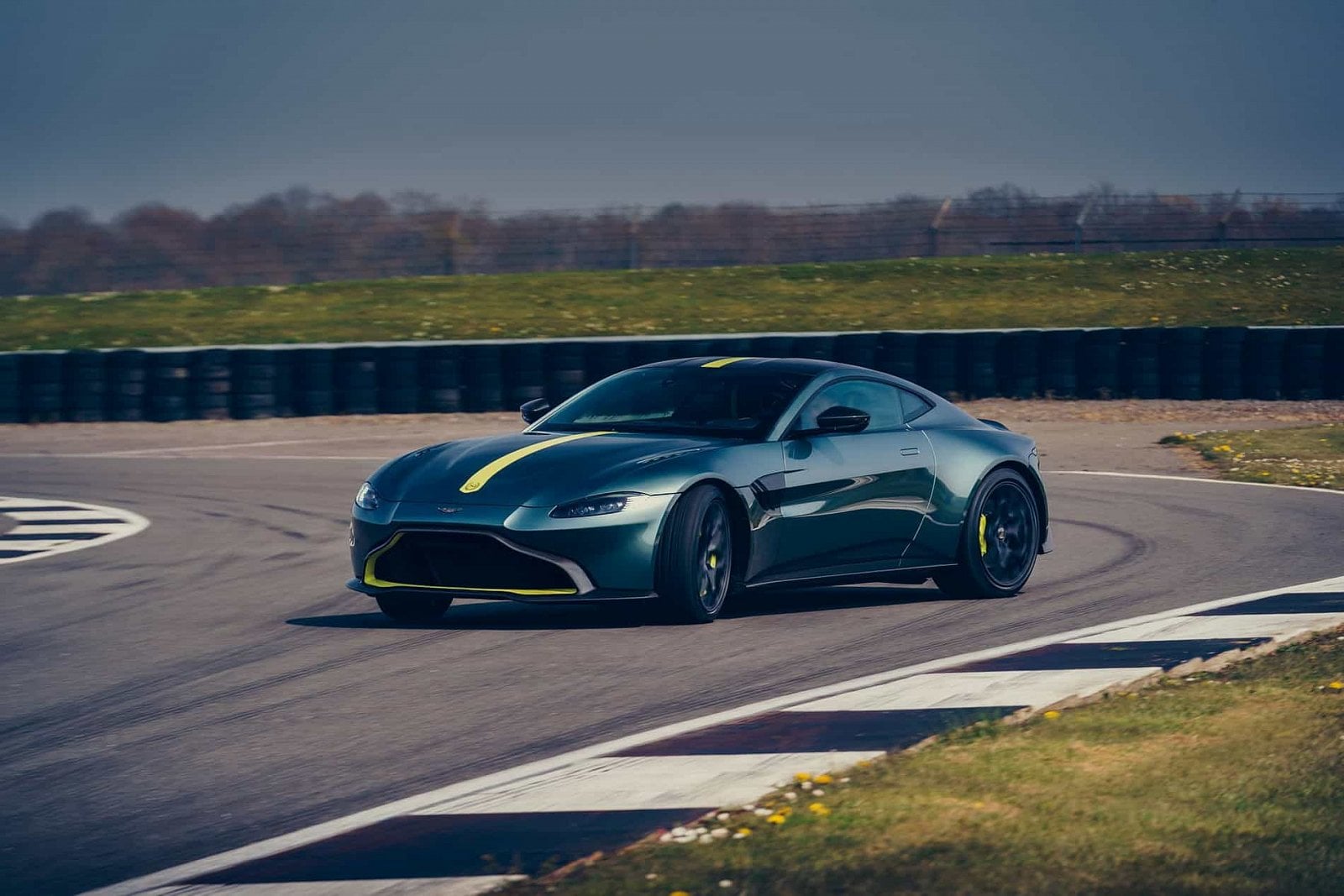 2019-05-aston-martin-vantage-amr_05.jpg