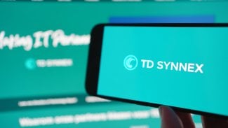 Roosendaal, Nizozemsko - August 04, 2025: Mobilní telefon zobrazující logo společnosti Td Synnex, s webovou stránkou společnosti v pozadí.