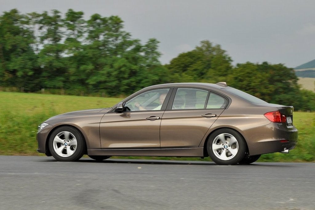 2011-10-bmw-320i-efficient-dynamics-27.jpg