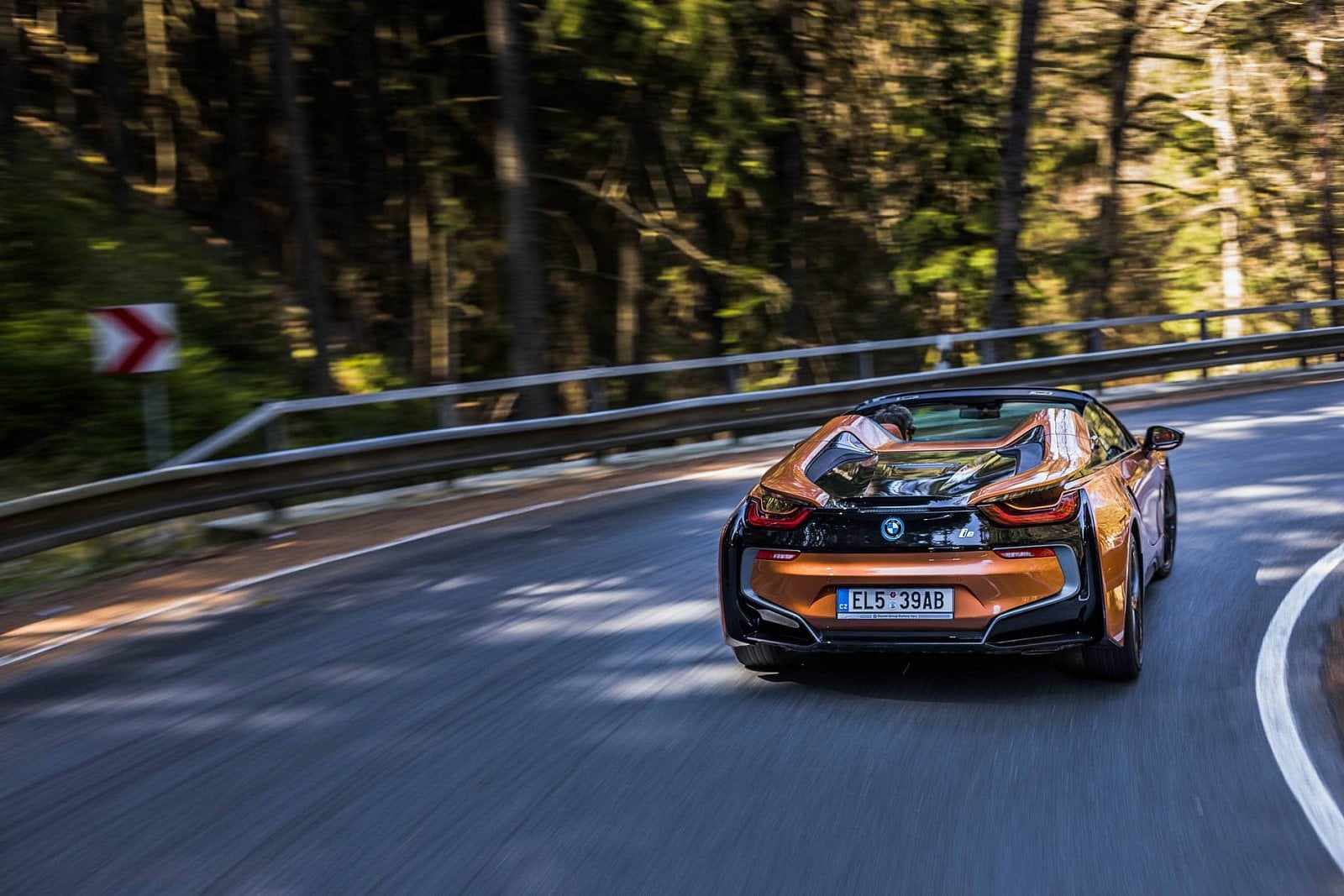 2020-06-bmw-i8-roadster-17.jpg