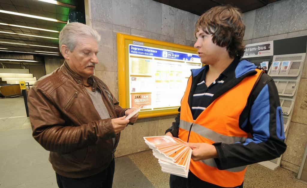 2014-12-cestujc3adcc3ad-se-pokouc5a1ejc3ad-orientovat-v-novc3bdc