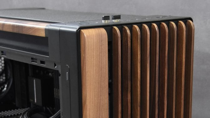 ROG hardware a inovace BTF, design s Doomem i Hatsune Miku. Asus na Computexu 2025