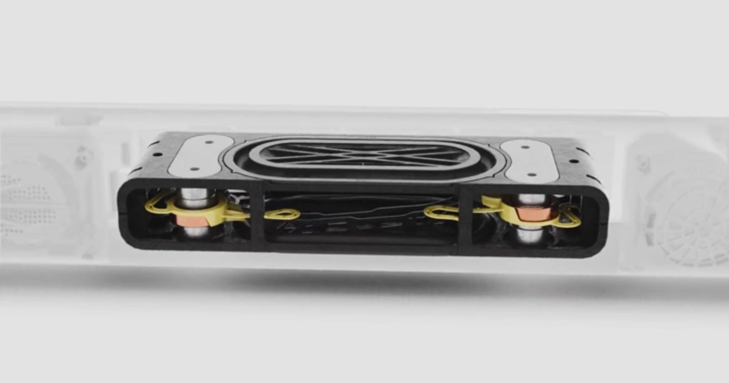 Technologie Sound Motion ukazující basový reproduktor v praxi