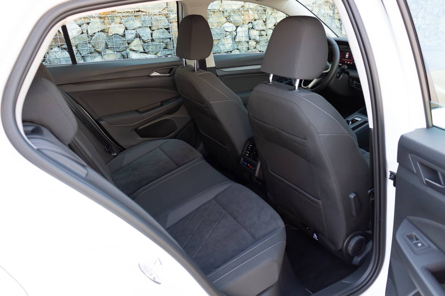 2020-04-Volkswagen-Golf-1.5-eTSI-2020-28.jpg