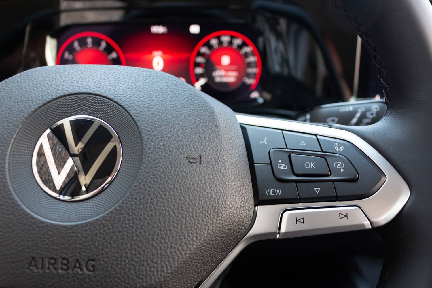 2020-04-Volkswagen-Golf-1.5-eTSI-2020-35.jpg