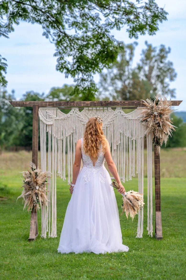 Nevěsta s macramé slavobránou