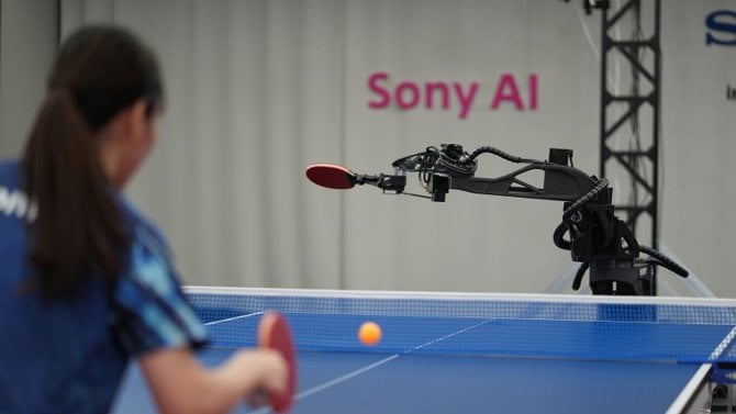 https://i.iinfo.cz/images/Robot Ace společnosti Sony AI