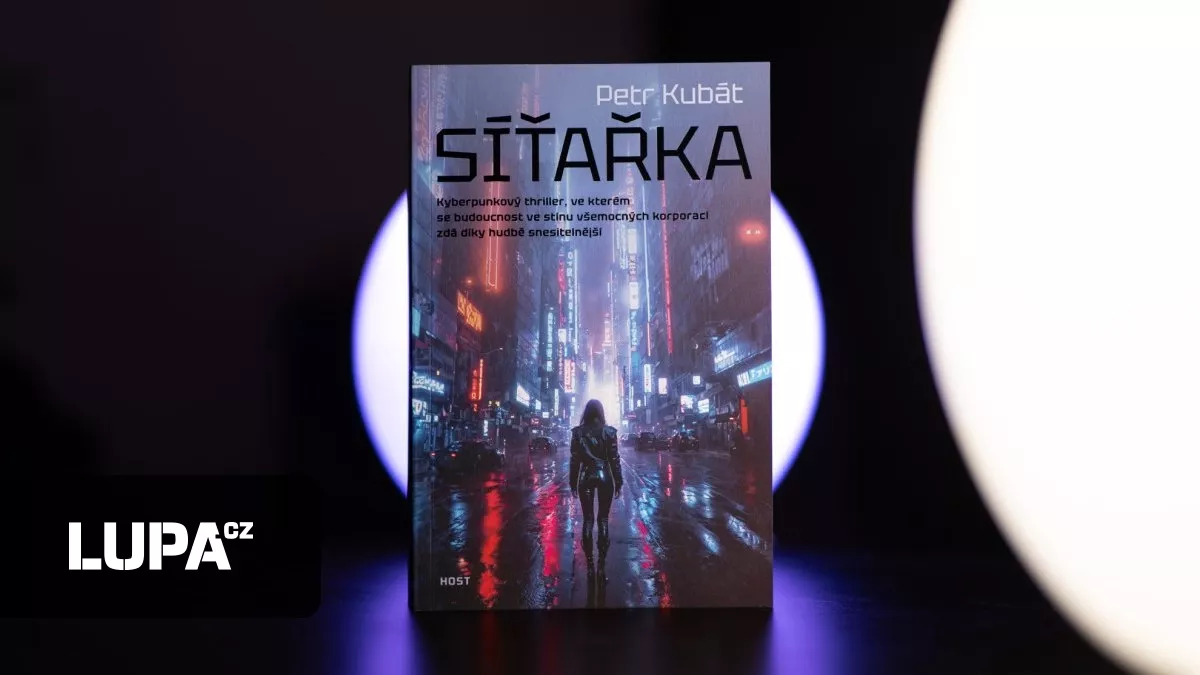 Vyšel český román Síťařka, kyberpunkové klišé plné mocných korporací, virů a hackerů