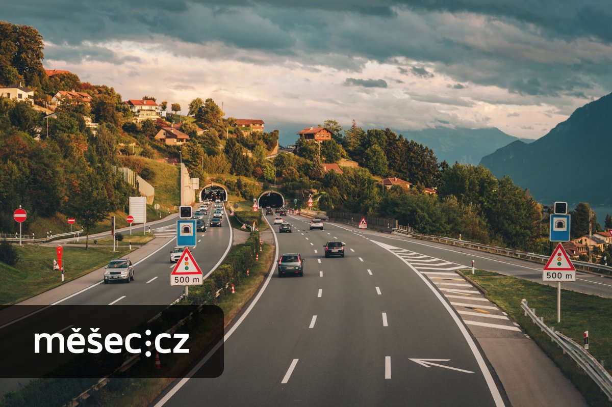 Dálniční známky 2025: Ceny se zvýší, ale někteří řidiči mohou vhodným načasováním nákupu ušetřit