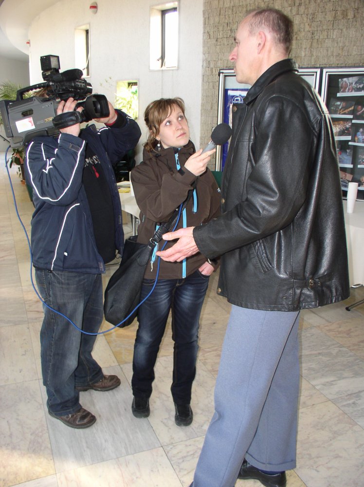 Redaktorka zlínské TV Slovácko na reportáži