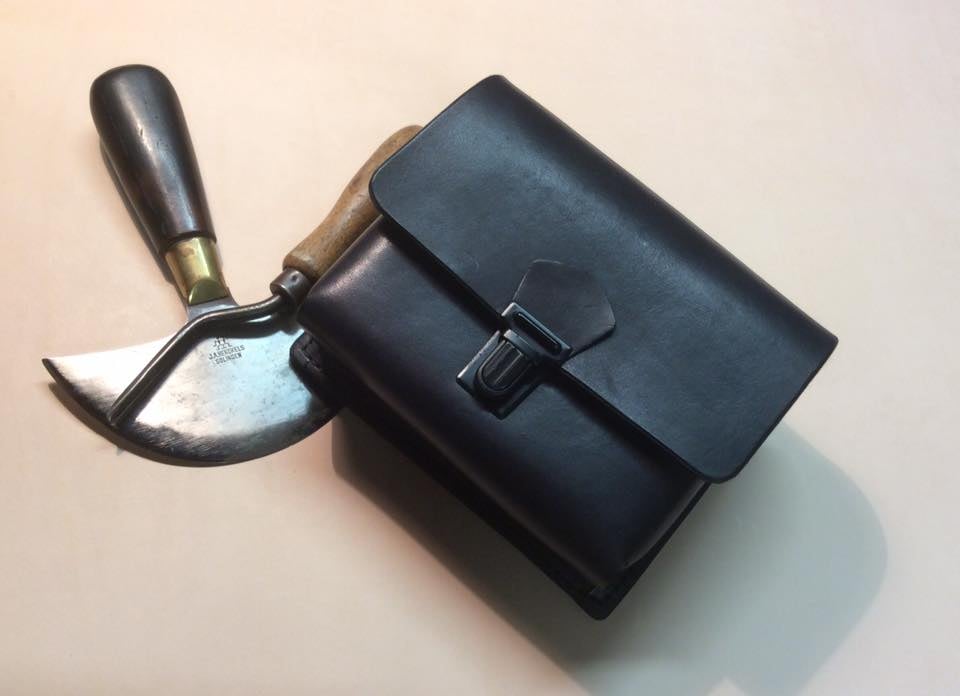 Výrobky sedláře Jana Hnátka a jeho kurzistů