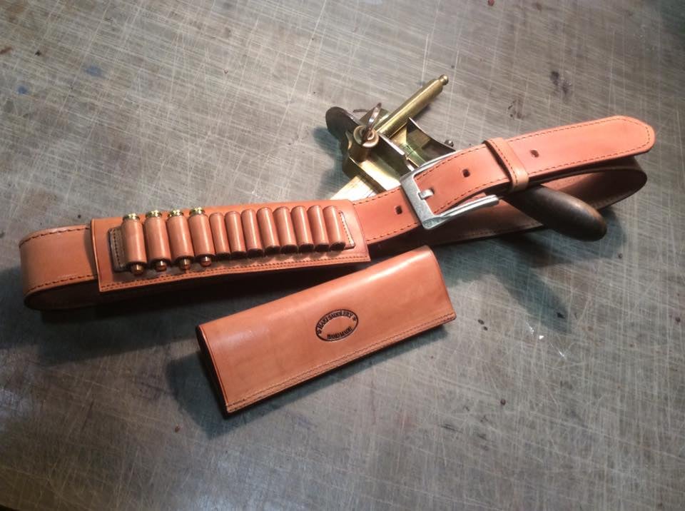 Výrobky sedláře Jana Hnátka a jeho kurzistů