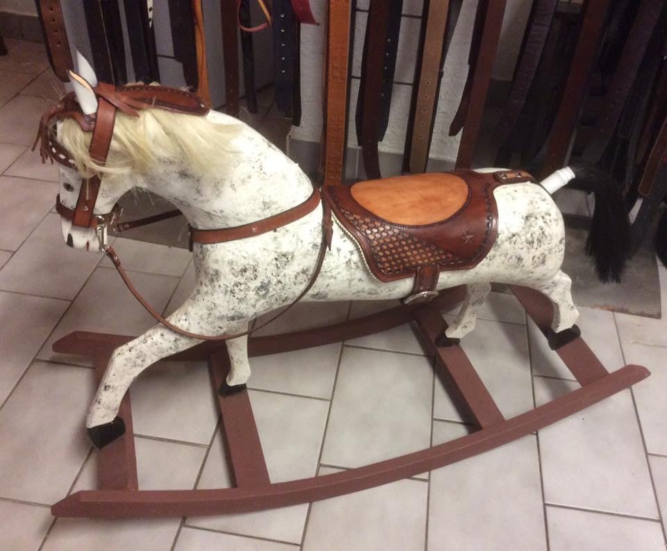 Výrobky sedláře Jana Hnátka a jeho kurzistů