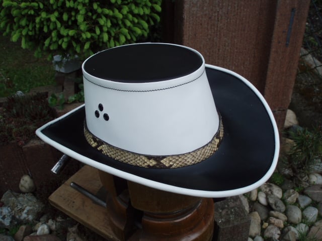 Výrobky sedláře Jana Hnátka a jeho kurzistů