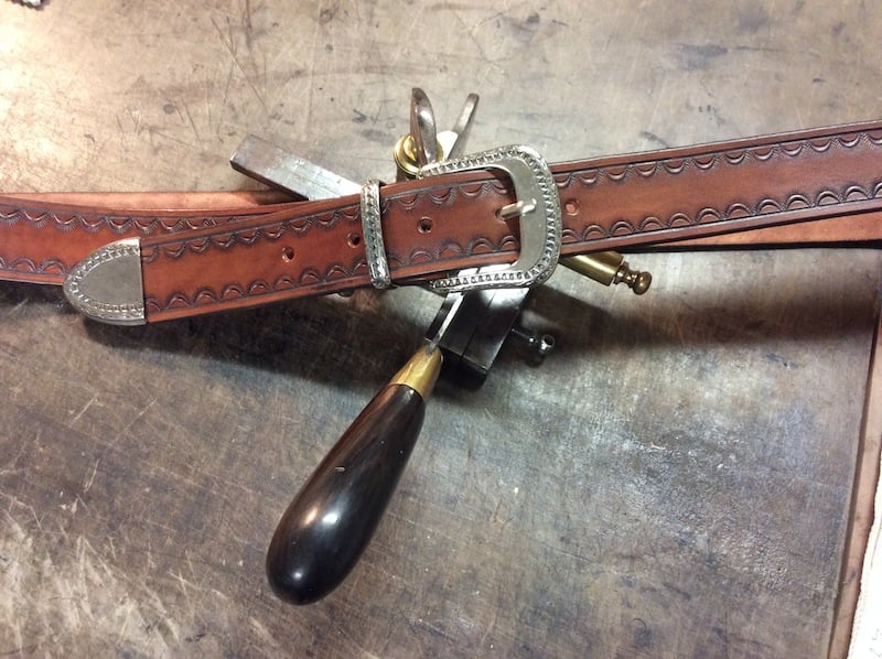 Výrobky sedláře Jana Hnátka a jeho kurzistů