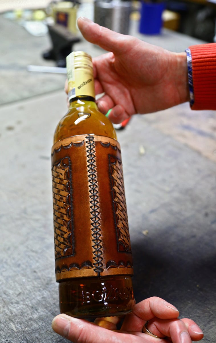 Výrobky sedláře Jana Hnátka a jeho kurzistů