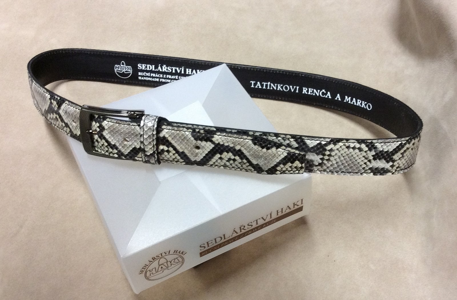 Výrobky sedláře Jana Hnátka a jeho kurzistů