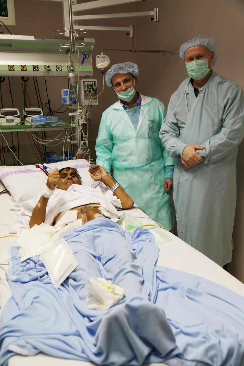 Zotavování po multiviscerální transplantaci není snadné, jak ale dokazuje příběh Bartoloměje Pešty, není nemožné vrátit se zpět do života.