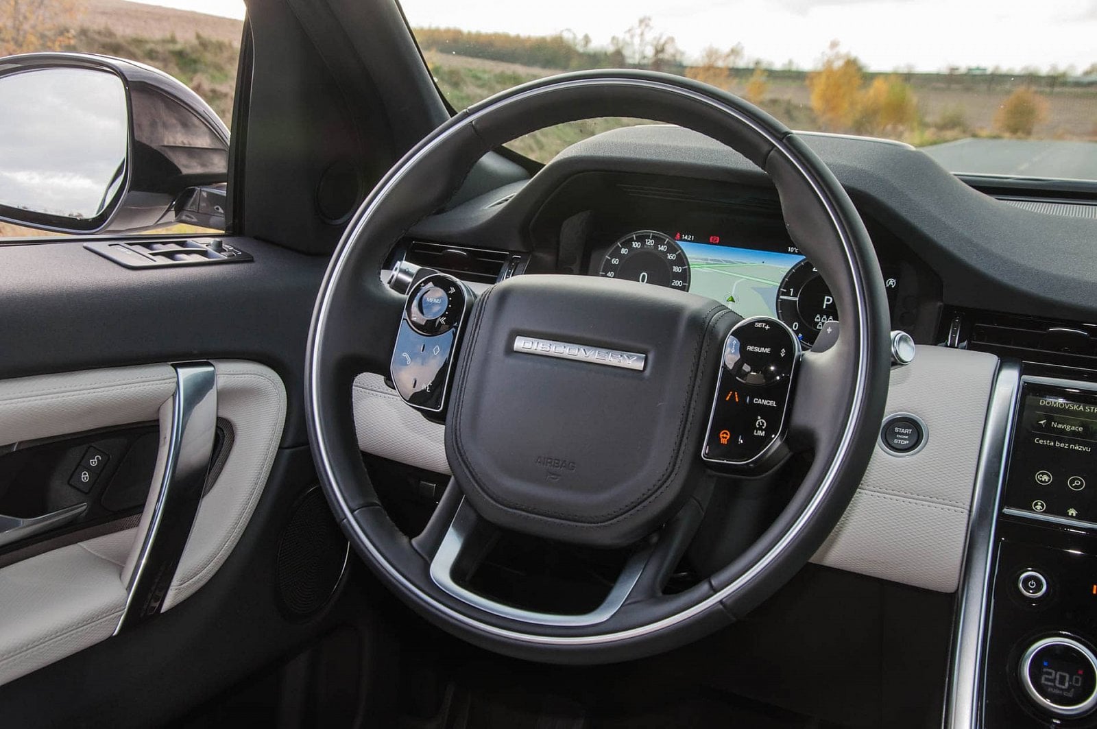 2019-12-lr-discovery-sport-2020-4-of-42.jpg