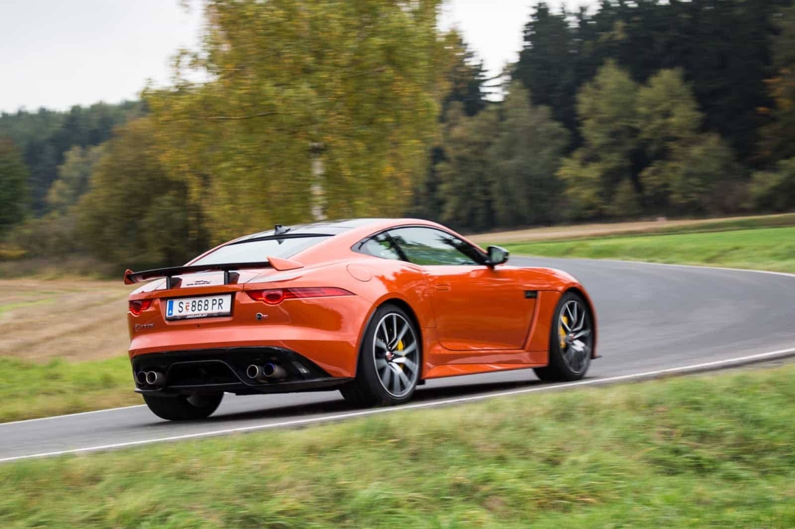 2019-12-nejrychlejsi-auta-jaguar-f-type-svr.jpg