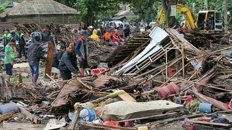 Náhledový obrázek - Tsunami po výbuchu sopky zabila v Indonésii nejméně 222 lidí, přes 800 je zraněno