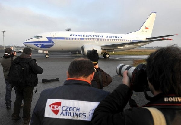 2018-06-boeing-737-v-retro-nc3a1tc49bru-s-c48dervenc3bdmi-vousy-