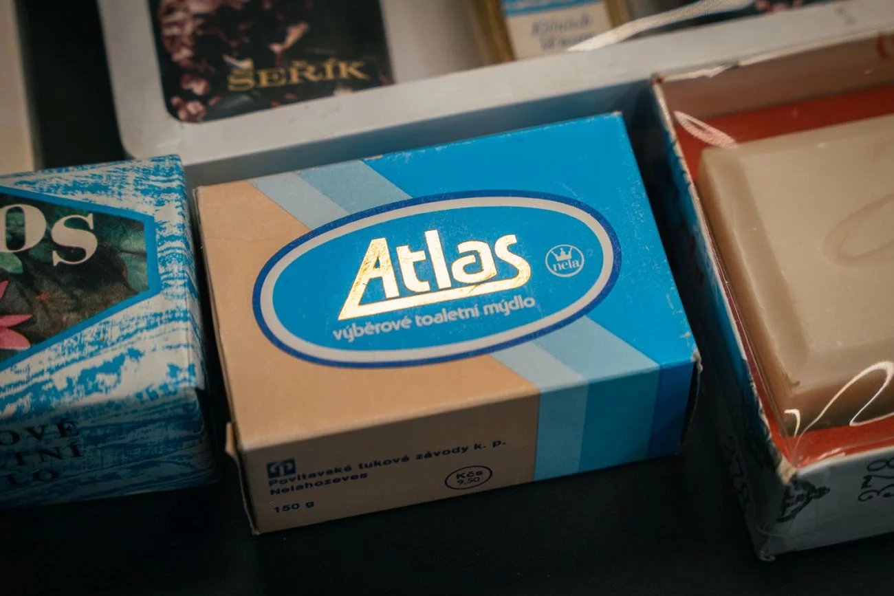 Kdo chtěl lepší než úplně obyčejné mýdlo, mohl si připlatit třeba za Atlas v krabičce