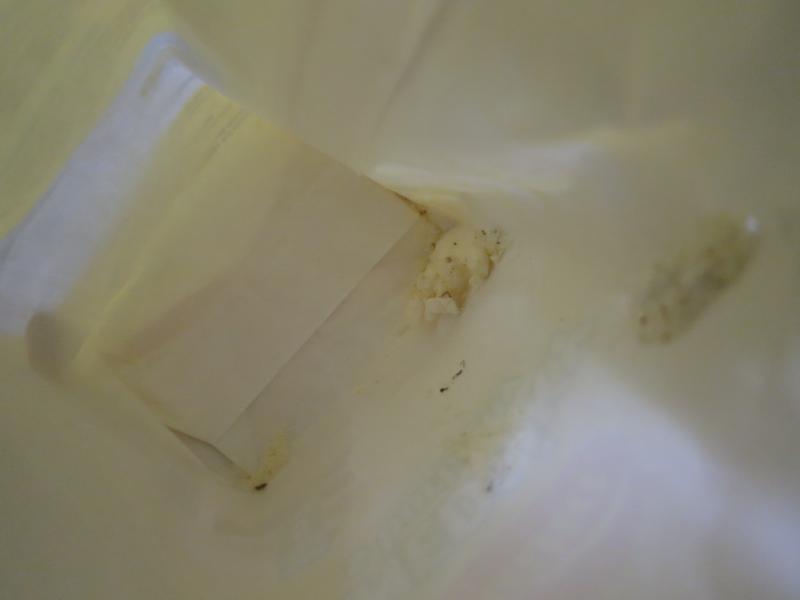 Ovesné vločky, Bramborové knedlíky, Houskové knedlíky, Knedlíky s burizony. Kategorie: Nebezpečné potraviny. Nevyhovující parametr: škůdci. Uvnitř výrobků a na obalech byl zjištěn výskyt mrtvých i živých škůdců ve všech vývojových stádiích (moli, kokony, zámotky, červi) a stopy po jejich činnosti (pavučinky, malé dírky v obalech). Výskyt škůdců a stop po jejich činnosti byl zjištěn i na prodejní ploše - na regálech. Místo kontroly: Thi Ngoc Tran, Liberec V-Kristiánov