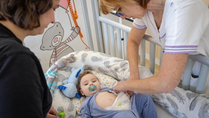 Oliver se narodil bez konečníku a s postižením močových cest a ledviny.