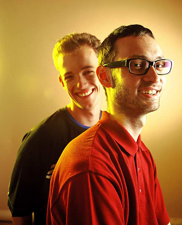 "Dvojice se fotila dost problematicky, museli jsme se vejít do formátu na titulní stránku. Pamatuju si, jak přišli dva takoví hezouni, nevypadali moc rebelsky. Tak jsme je aspoň nasvítili žlutou. "