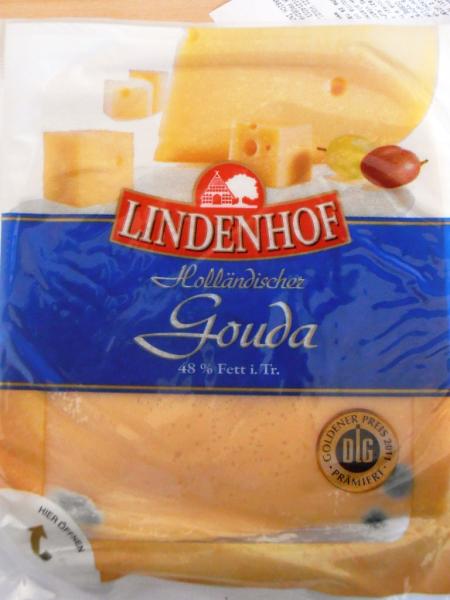 Zde holandská gouda maskovaná za plísňový sýr (Penny Market Hostinné)