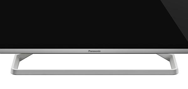 Podstavec je plastovo – kovový, ale na kovu se šetřilo, takže se v nesmontované podobě lehce zkroutí. Příliš důvěry nevzbuzuje už při obyčejném vzetí do ruky.