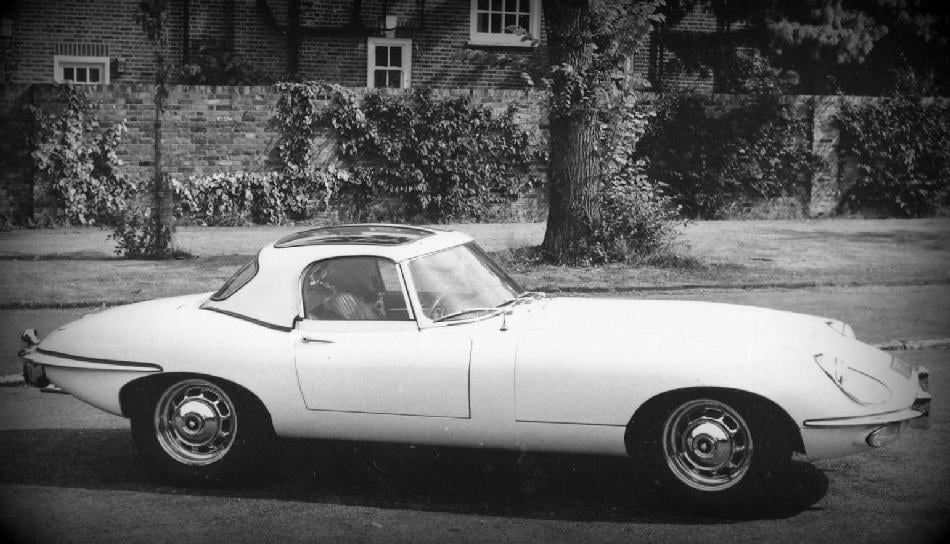 Velmi nezvyklým a neznámým dojmem působí střešní okna