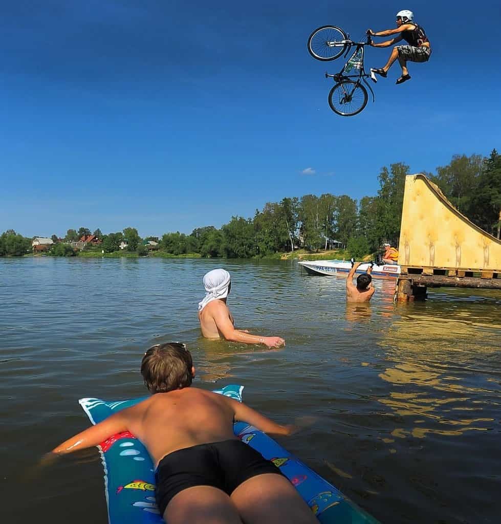 2014-04-skoky-do-vody-na-kole-3.jpg