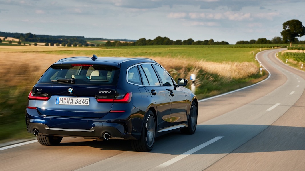 BMW 3 Touring 2019 (G21) umí v Německu víc než u nás a nedovolí zavazadlům v kufru klouzat