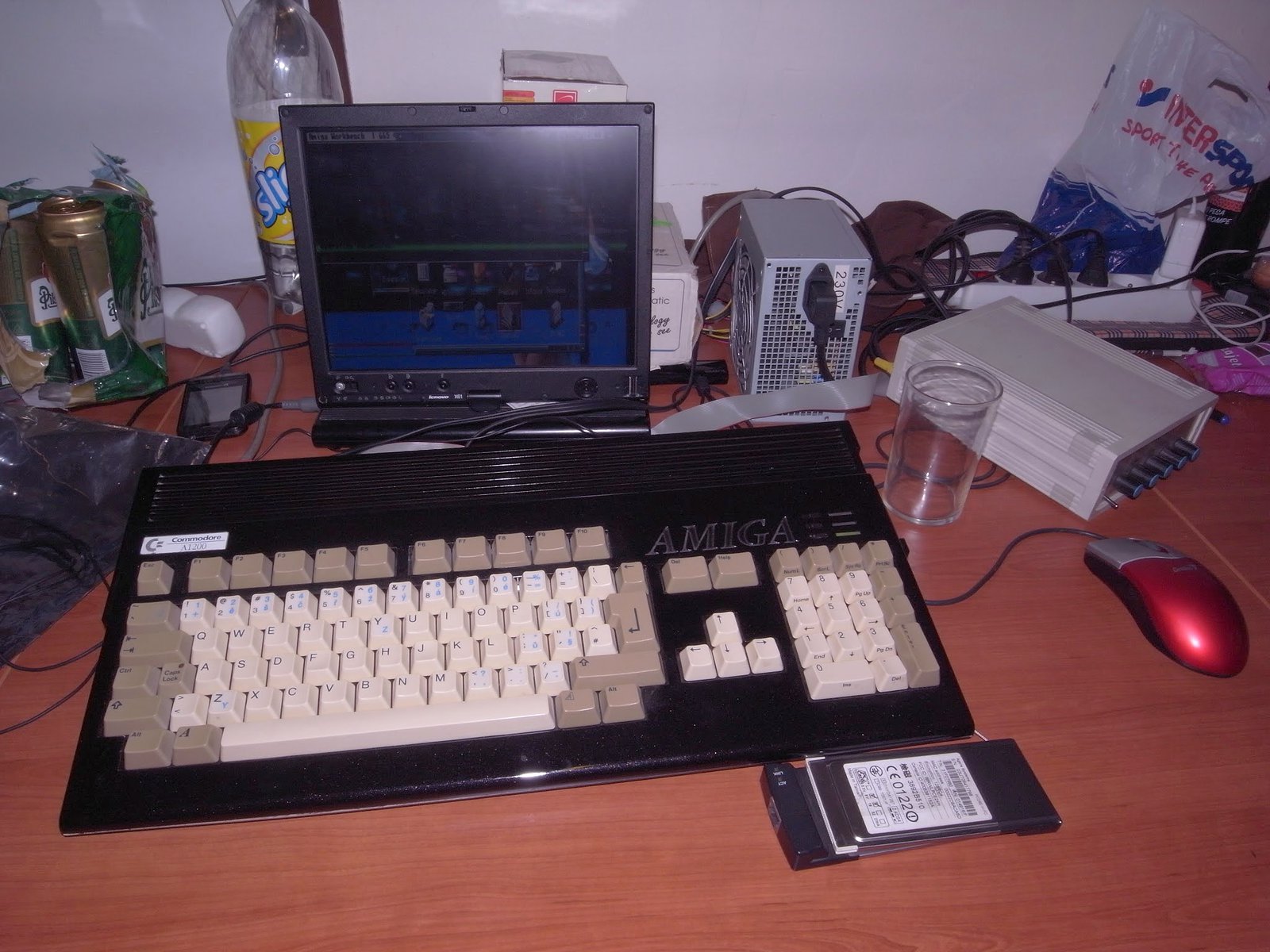 Amiga 1200 v černé.